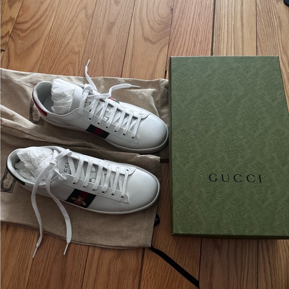 Gucci - new Ace bee embroidered sneakers; size 41 (size 10.5/11) - Picture 2 of 7